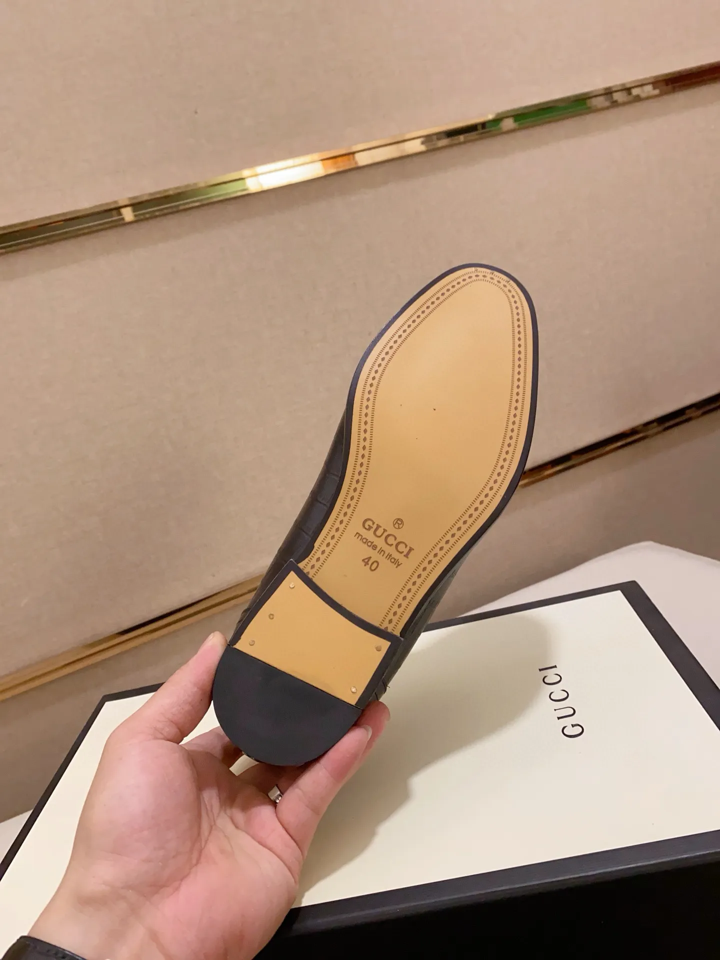 Men's shoes 💰: 520💰 (GUCCI) new series ss hot new products 💢 💠 Casual leather shoes 👞, first layer of cowhide, upper hardware buckles and logo on the sides of the shoe, brand logo on the insole and sole 💠 💎Upper: 100% cowhide 💎Inner: cowhide/100% 💎Feet: cowhide/100% 💎Sole: rubber/100% 💎SIZE: 38 39 40 41 42 43 44 Can be customized 45